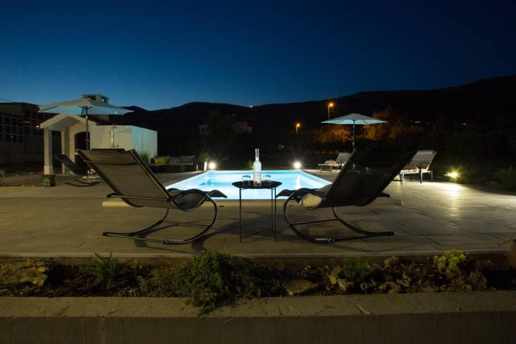 Lodge Jomi Kaštel Novi Екстериор снимка