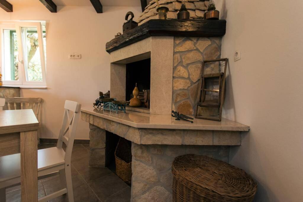Lodge Jomi Kaštel Novi Екстериор снимка
