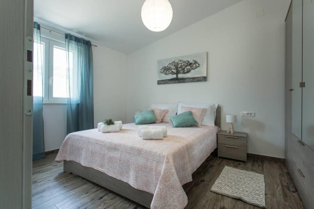 Lodge Jomi Kaštel Novi Екстериор снимка
